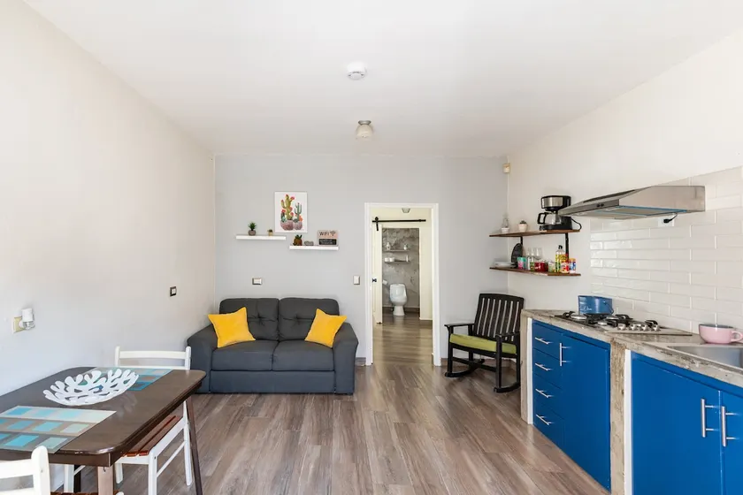 Comfortable apartment, excellent location 2 - Image 1