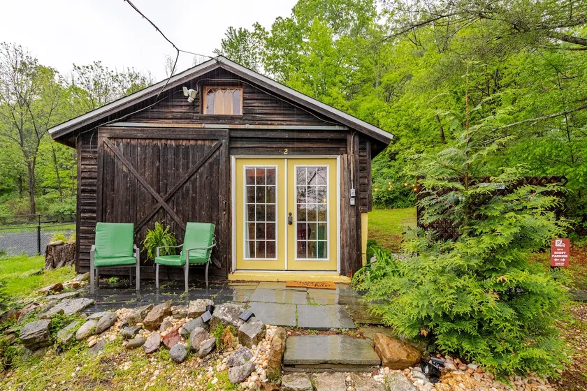 Cozy guest cottage with indoor fireplace - Image 1