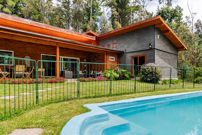 House with a Heated Pool and Hot Tub - Image 1