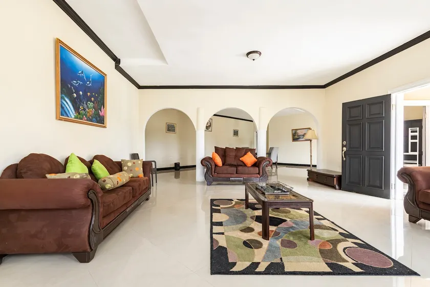 Spacious 2 bedrooms , with patio! - Image 1