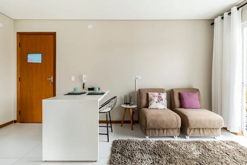 1-bedroom furnished apartment - Image 1