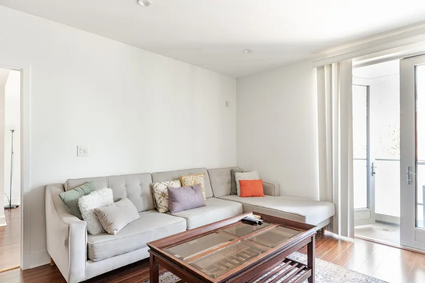 Glendale Americana 2 Bedroom 2 Bathroom Condo - Image 1