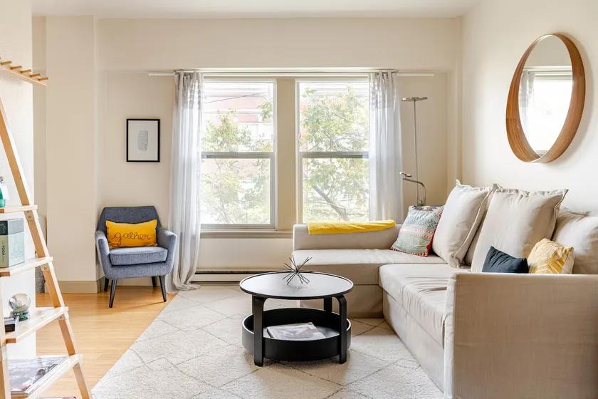 Chic & Sunny 1BD in the heart of Capitol Hill - Image 1