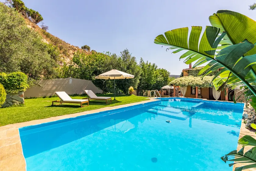 DM Elegant and Charming Villa - Image 1
