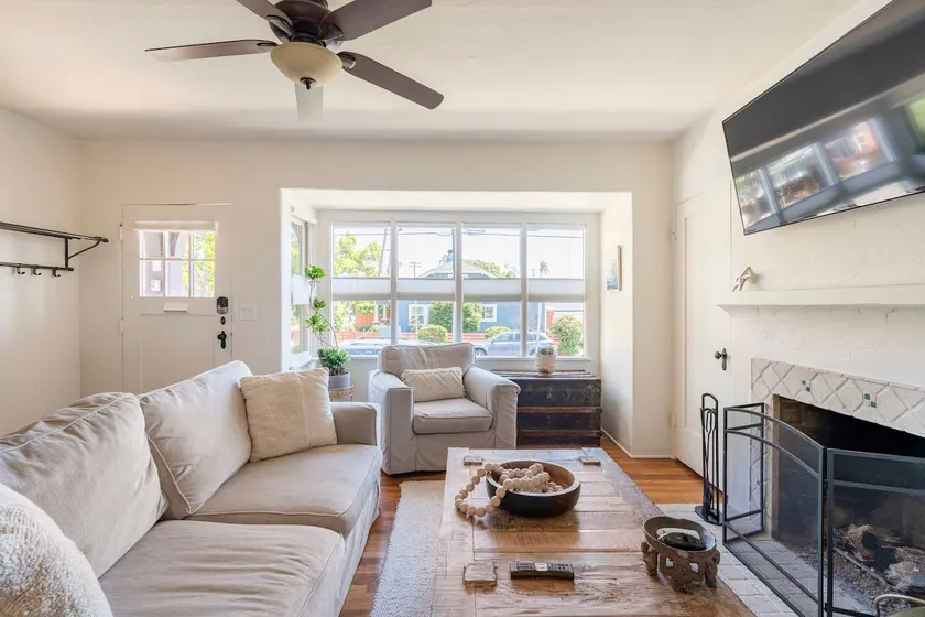 Luxury Downtown 2bd Spanish with Relaxing Spa - Image 1