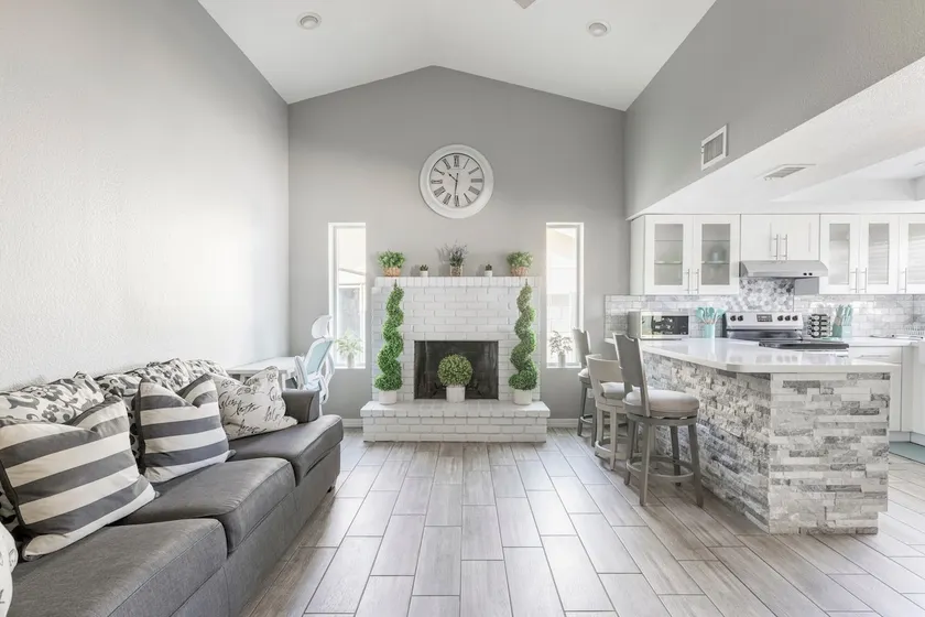 Relax in Peoria-Near Attractions| Hot Tub+KING bed - Image 1