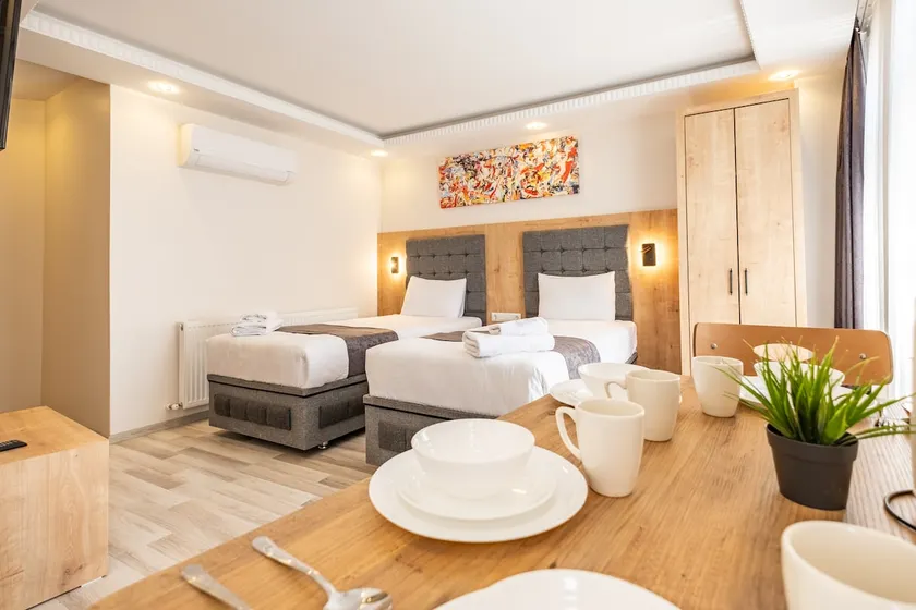 2-Room Suite Walk to Grand Bazaar - Image 1