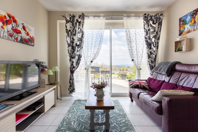 Peaceful haven in Rieupeyroux – wifi & comfort - Image 1