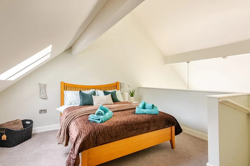 Bright, Modern Studio with parking and EV charger - Image 1