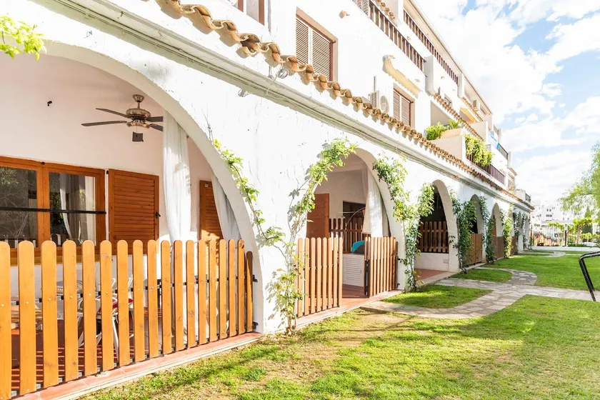 Ground floor with AC, terrace, pool, beach and mountain - Image 1