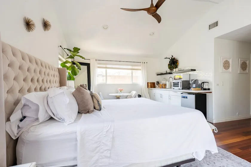 Luxe Studio/King Bed/Beach Close - Image 1