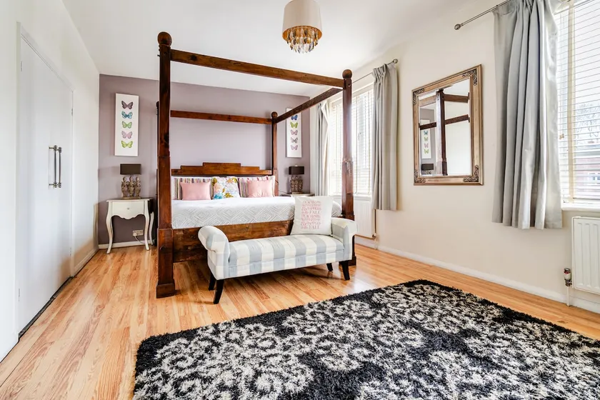 Interior Design Two Bedroom Duplex Near London Harry Potter - Image 1