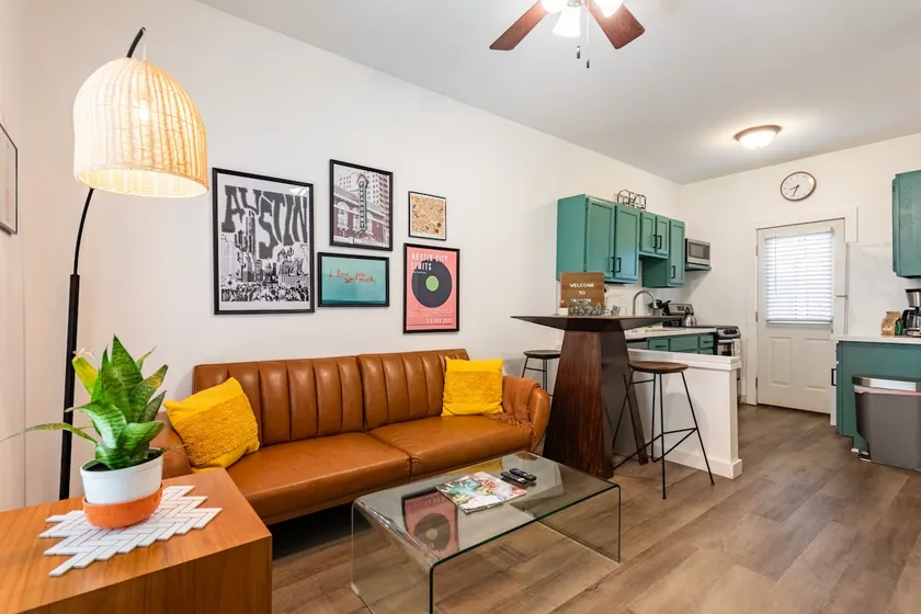 Mid-Century Austin Escape! - Image 1