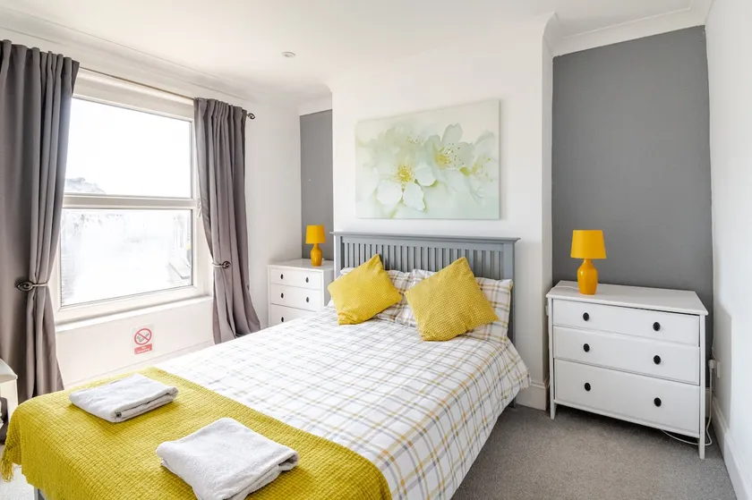 Castle View 2 Bedroom Apartment in Town Centre - Image 1