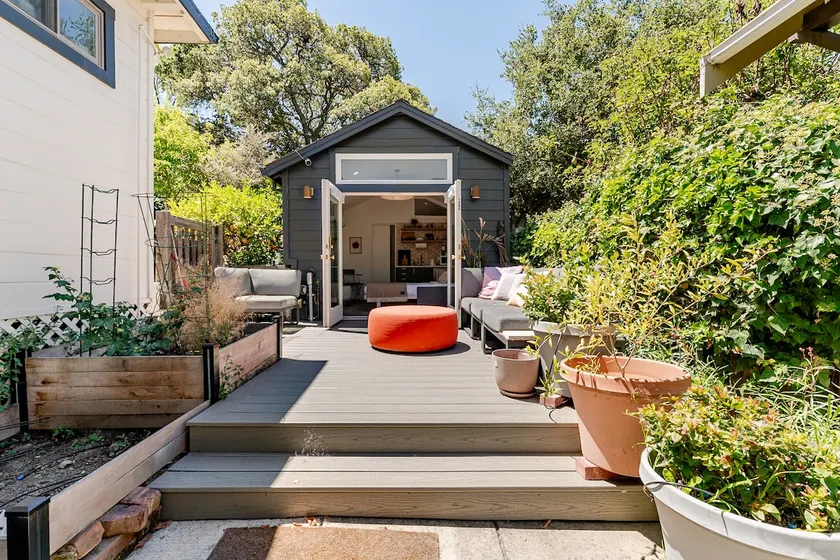 Le Petit Beit - Modern Studio in Rockridge - Image 1