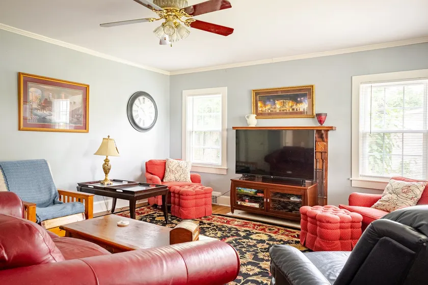 Large 5 BR 7 Beds 2 baths (3 Queen & 4 twin beds) - Image 1