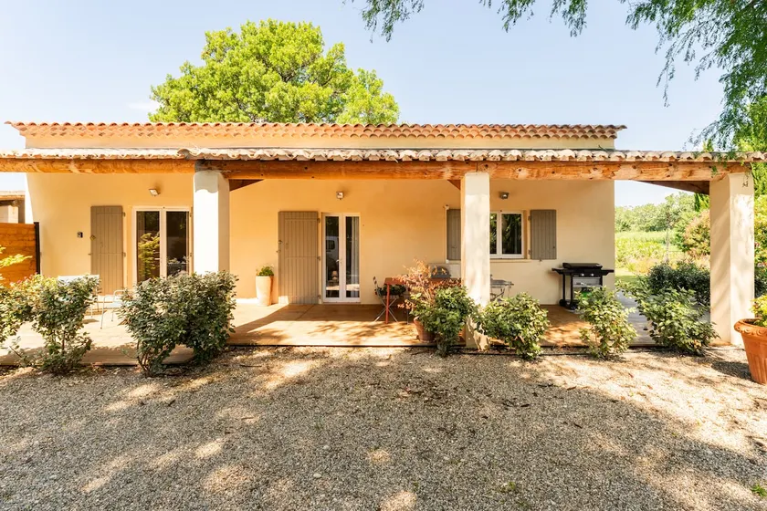 House in the Arles countryside with pool. - Image 1