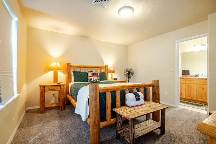 Visit Rip’s Cabin in the Heart of Prineville - Image 1