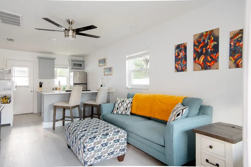 Charming 1-Bedroom Oasis in the Heart of Downtown - Image 1