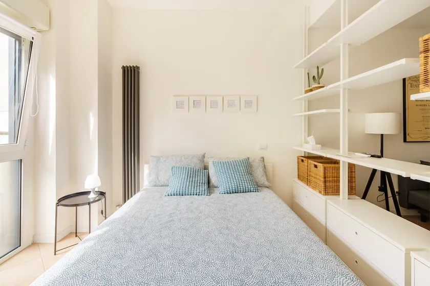 Opera Studio - large studio apartment with parking space - Image 1