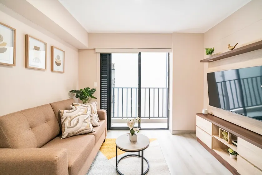 *Amazing location next to main Tourist attractions - Image 1