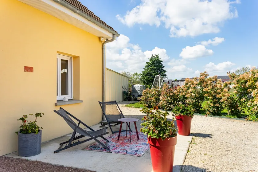 Quiet accommodation with wifi, air conditioning, and equipped for babies - Image 1