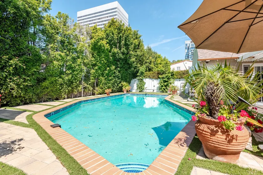 Amazing little paradise in the middle of L A / BH - Image 1
