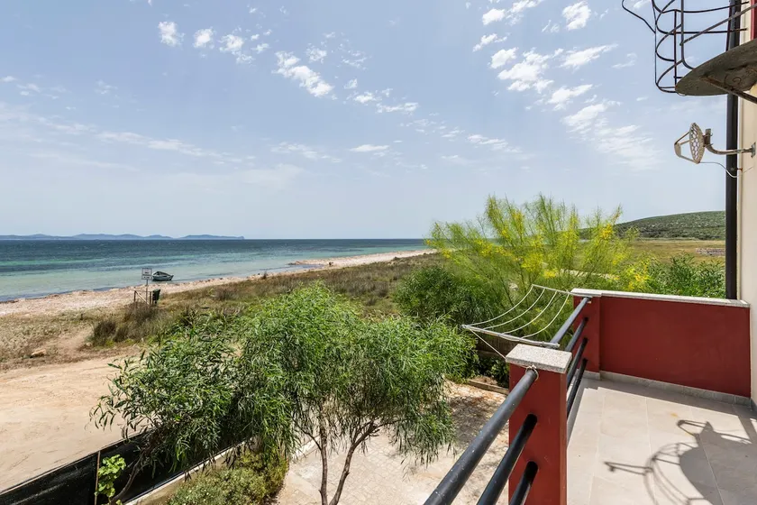 Beachfront studio - Image 1