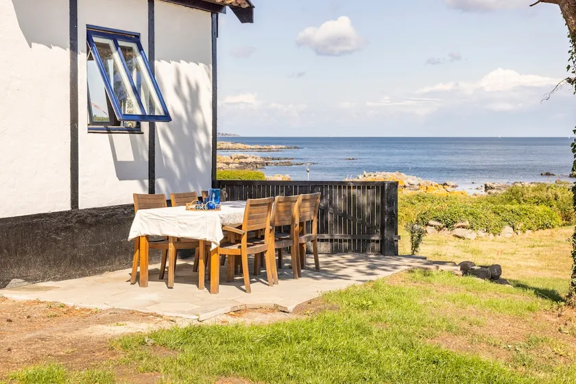 Cottage in the first row! - Image 1