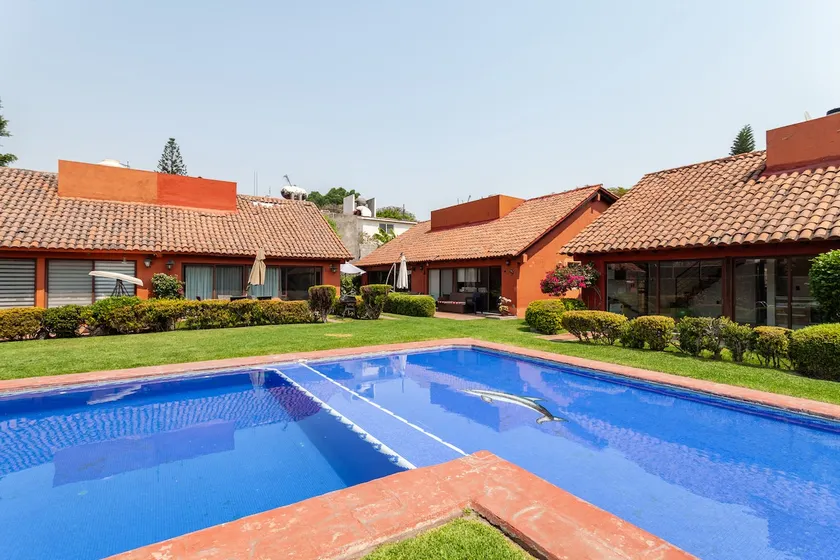 Beautiful house, gardens and pool (We bill) - Image 1