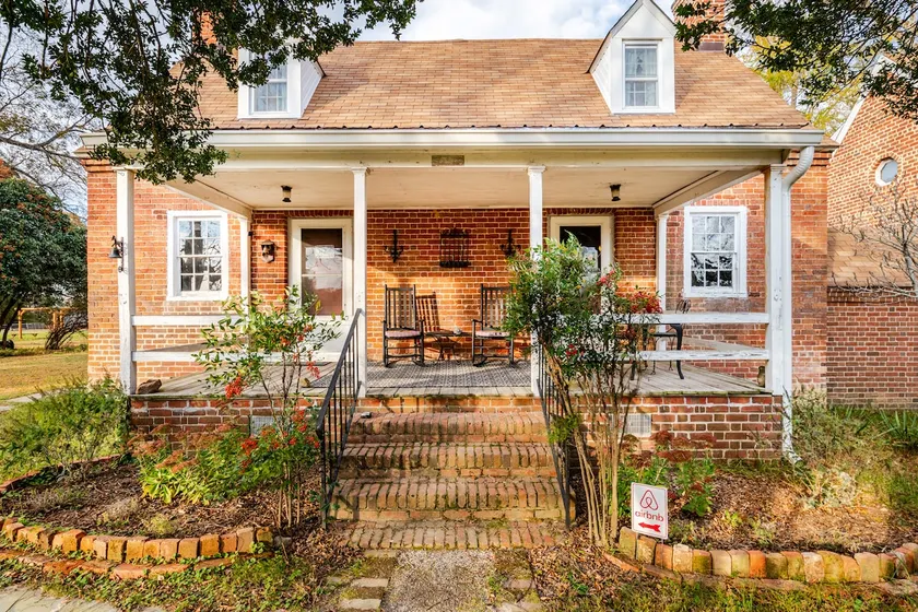 4BR Farmhouse - Week/Month Stays, Pet Friendly - Image 1