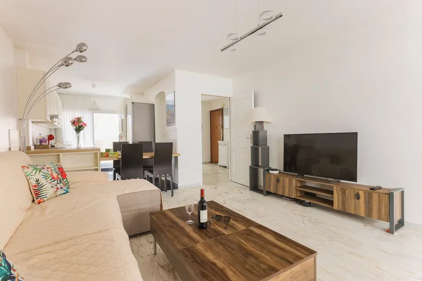 Flat near beach and old town | Private parking - Image 1