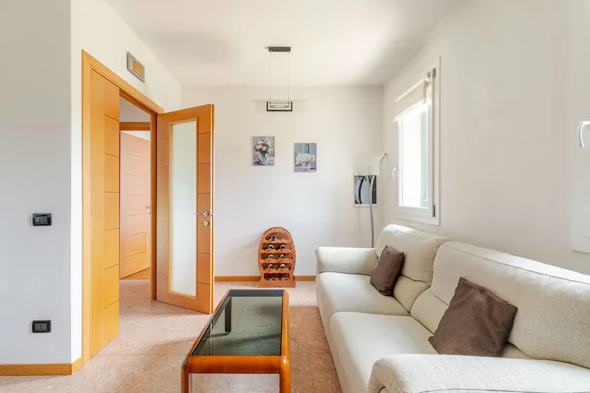 Elegant apartment and free car parking - Quite area - Image 1