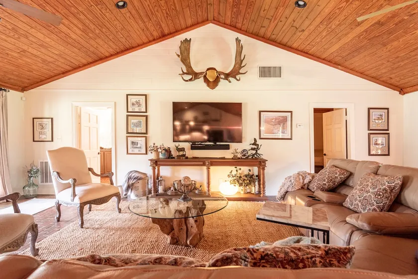 Southern Charm Guest House & Garden Escape - Image 1