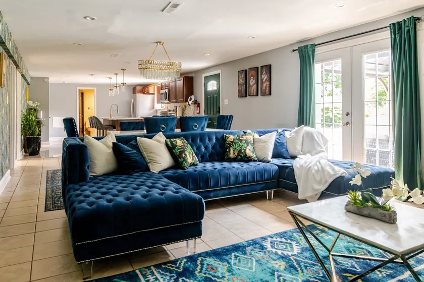 7BR Group Hub: Mins to National Harbor & DC - Image 1
