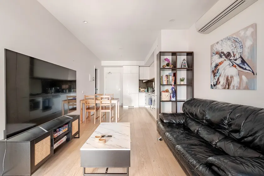 Lygon street Living - Image 1