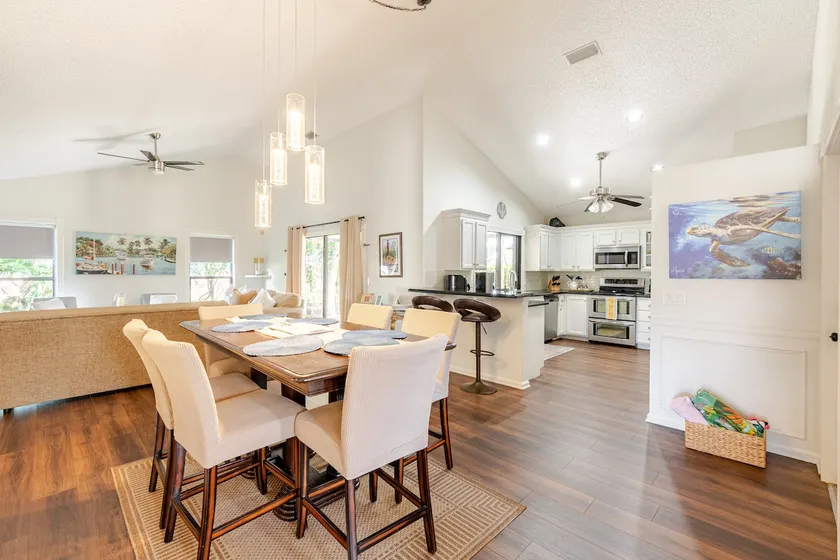 Newly Listed! Minutes from Beaches! - Image 1