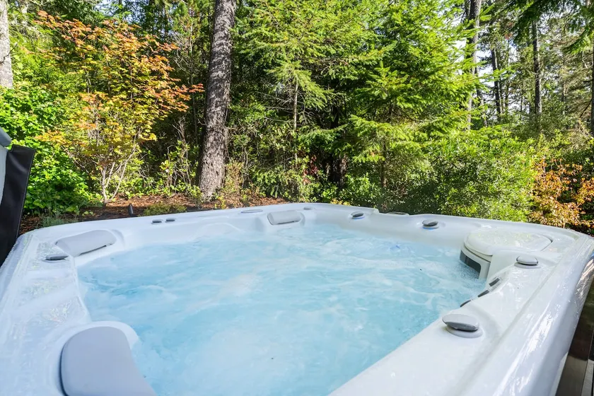 Saltwater Hot Tub & Private Backyard Manzanita - Image 1
