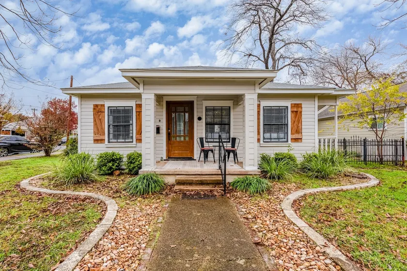 Townes Square-walking distance to everything - Image 1