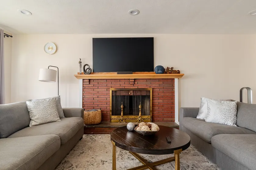 Spacious and Luxurious House - Image 1