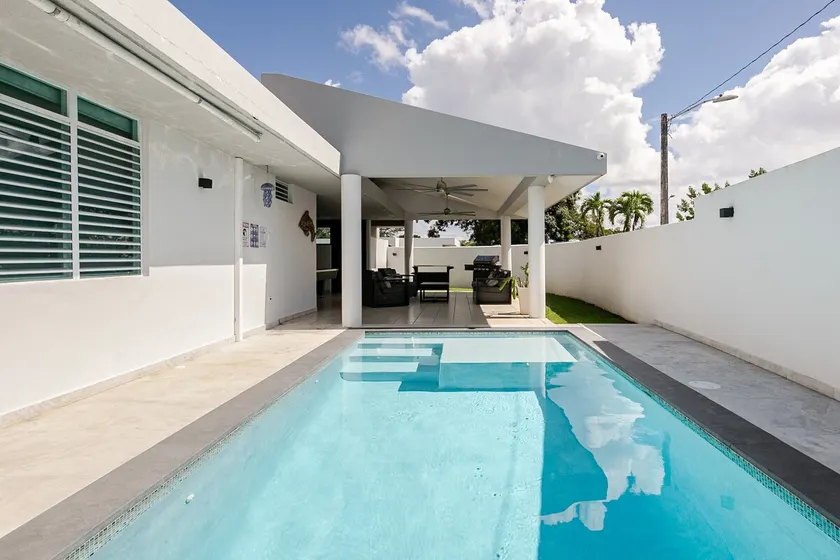 Casa Va-Le: Luxury Retreat with Private Pool - Image 1