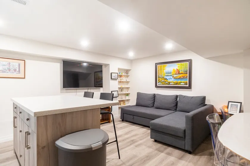Belleville Family Suite - Image 1