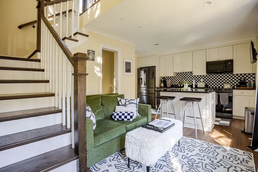 Palisades Carriage House #peacelove&parking - Image 1