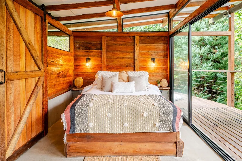 Amurai Glamping: El Arroyo Cabin - Image 1