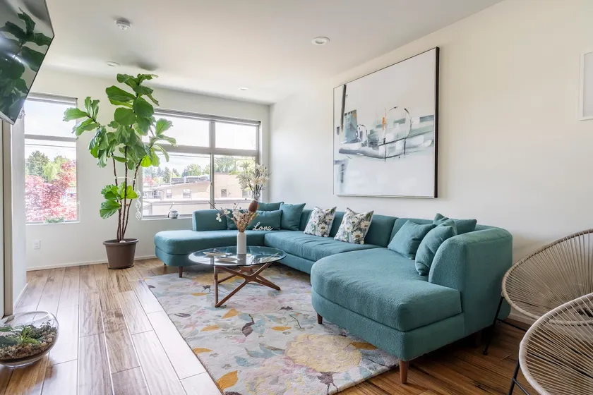 Modern Ravenna [4B /3.5Ba +AC @ Roosevelt Station] - Image 1