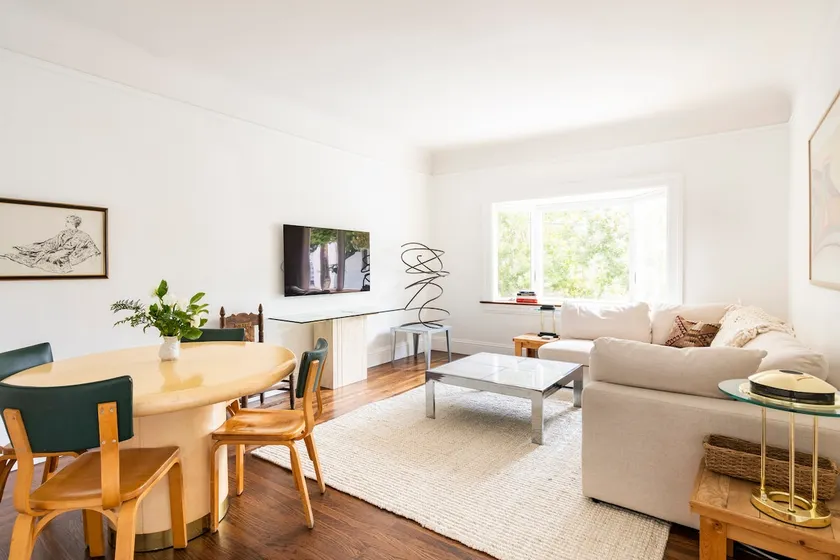 Mish Mish—sunshine central with garage parking - Image 1