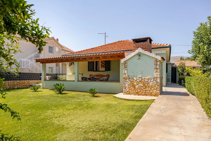 House Petar by sea - Image 1