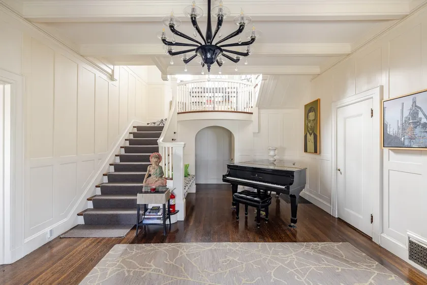 Classic Elegance Pacific Heights - Image 1