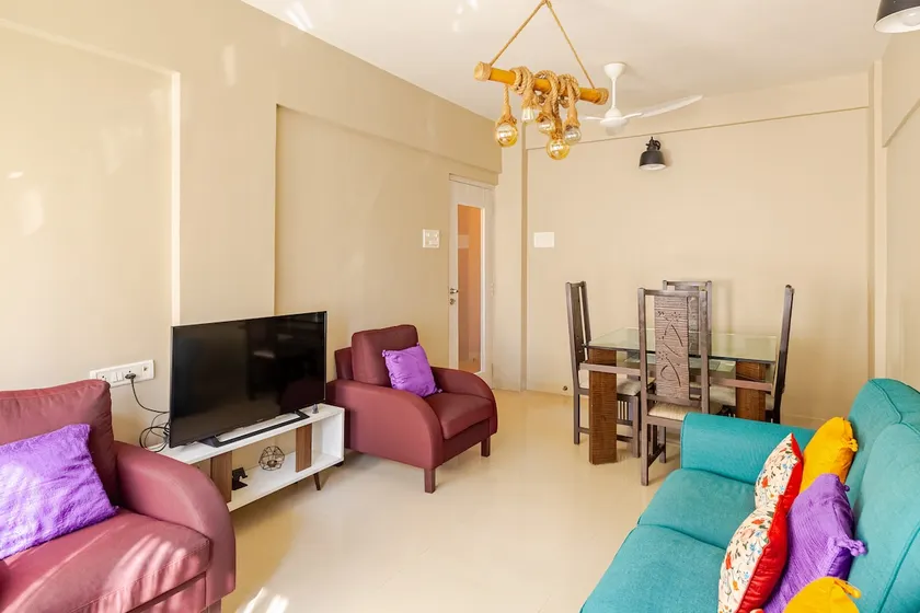 Artist's Abode fully loaded 1 Bhk in lokhandwala - Image 1
