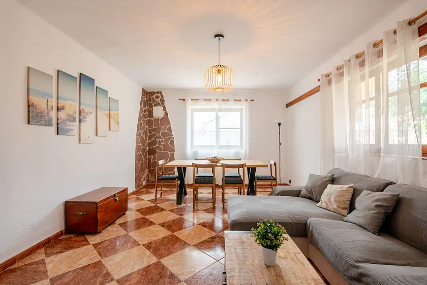 Lezardiere House | Beach & Garden Getaway - Image 1
